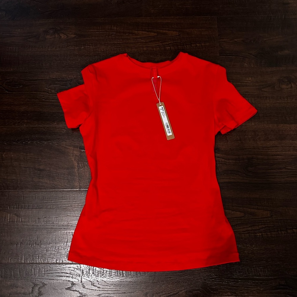 NWT - SKIMS - Cotton Tee - Ruby - Small